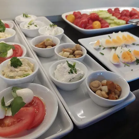 Three Guest house 3*