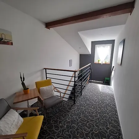 Pensjonat Three 3*