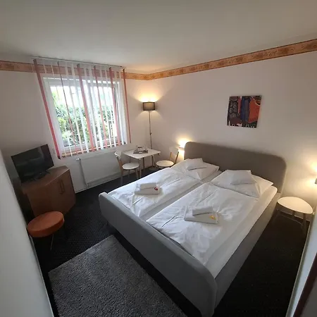 Pensjonat Three 3*